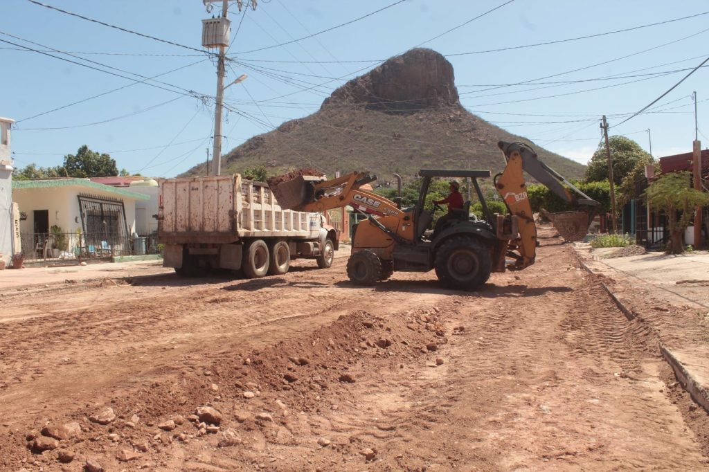 Continua obra de pavimentación en la Colonia San Vicente