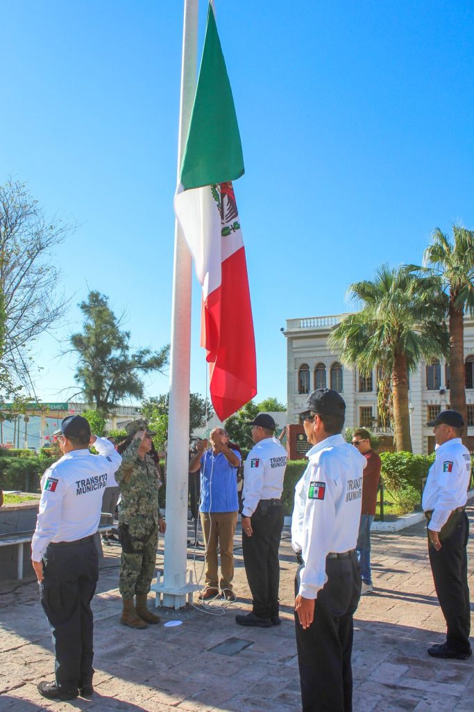 Celebran Izamiento de la Bandera en Guaymas