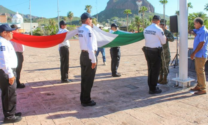 Celebran Izamiento de la Bandera en Guaymas