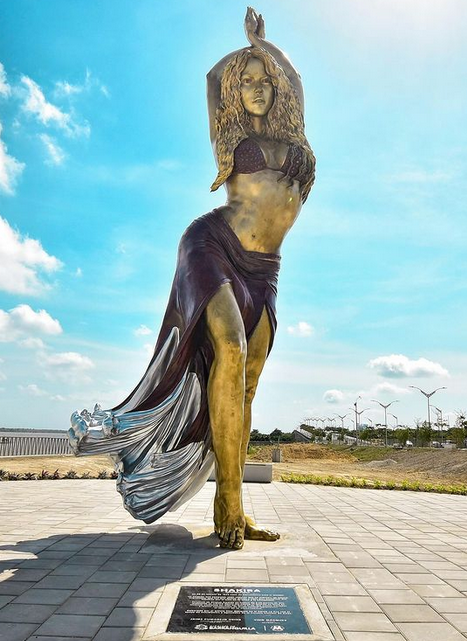Reconocen a Shakira con estatua de más de seis metros en Barranquilla